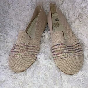 Source Unknown Cream Flats with Cozy Knit Design